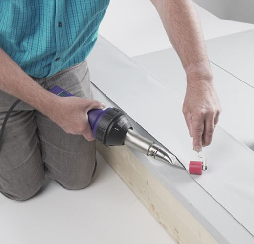 Weldy HT 1600W thi c&ocirc;ng h&agrave;n m&agrave;ng chống thấm dột che phủ m&aacute;i nh&agrave;