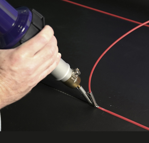 M&aacute;y h&agrave;n nhựa cầm tay Weldy HT 1600W trong thi c&ocirc;ng h&agrave;n s&agrave;n nhựa